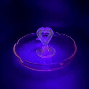 L.E. Smith Pink Depression Glass Heart Handle Tray / Ashtray – UV Reactive Selen